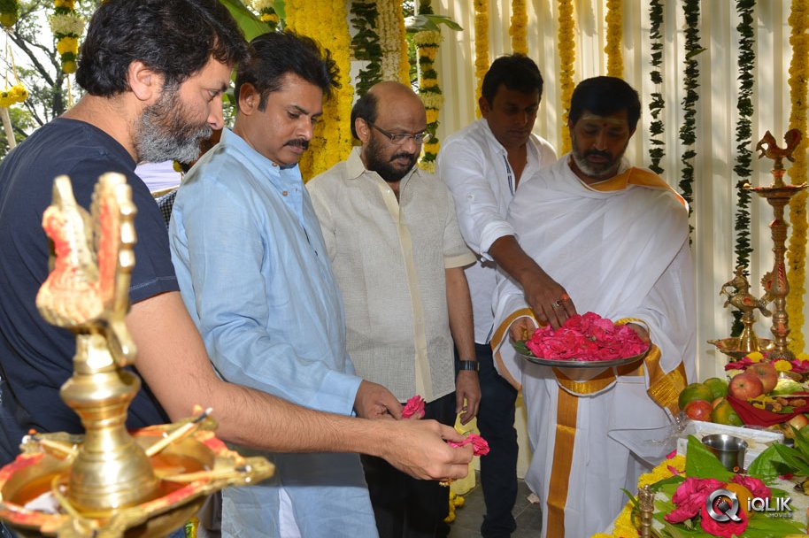 Pawan-Kalyan-and-Trivikram-New-Movie-Opening-Photos